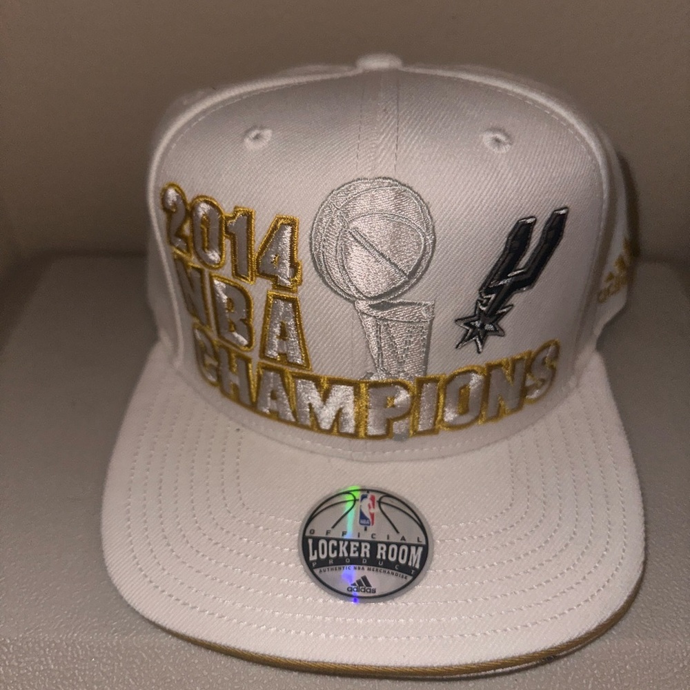 2014 Spurs Champions Snaoback Cap NWT